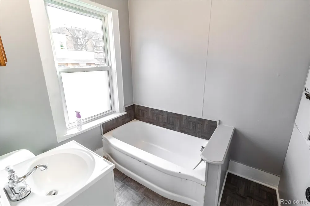 6 Law Street Lapeer City, MI 48446