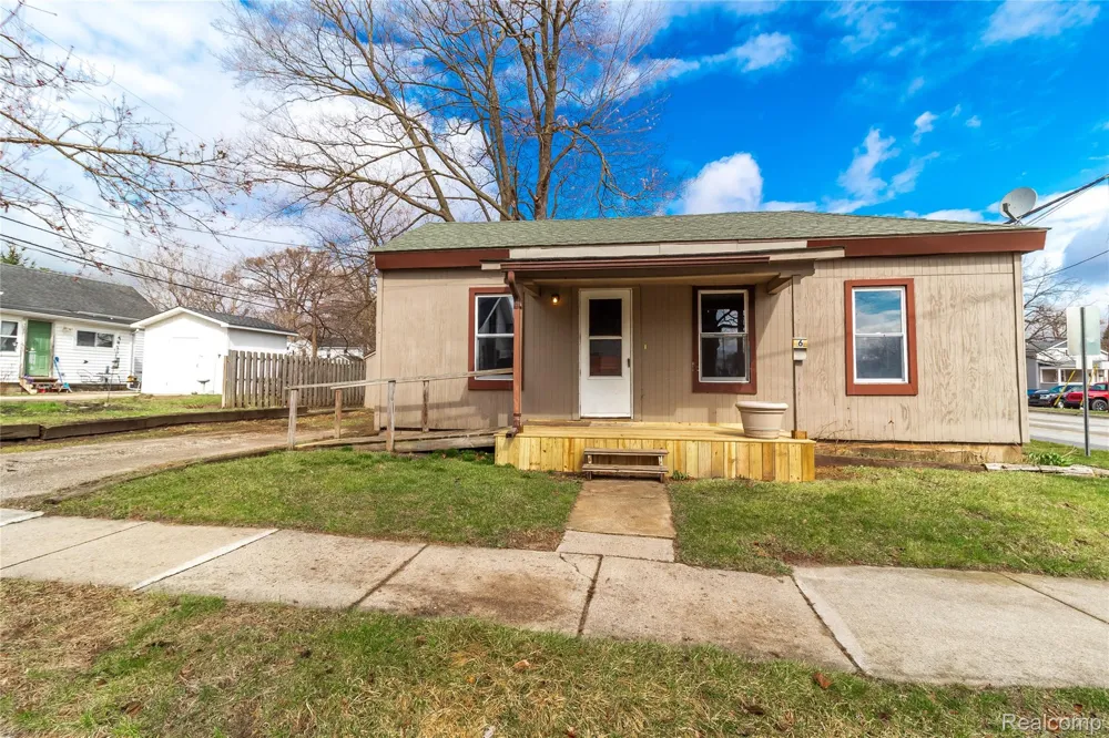6 Law Street Lapeer City, MI 48446