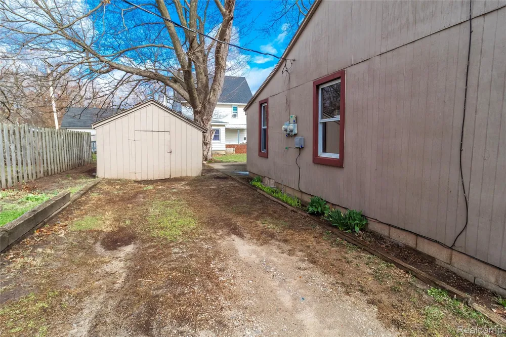 6 Law Street Lapeer City, MI 48446