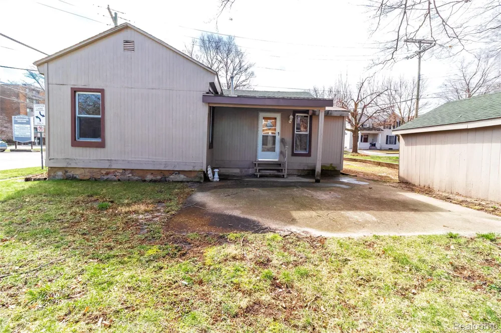 6 Law Street Lapeer City, MI 48446