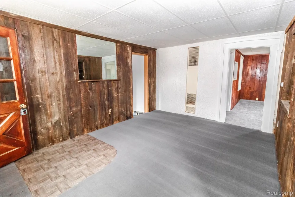 6 Law Street Lapeer City, MI 48446