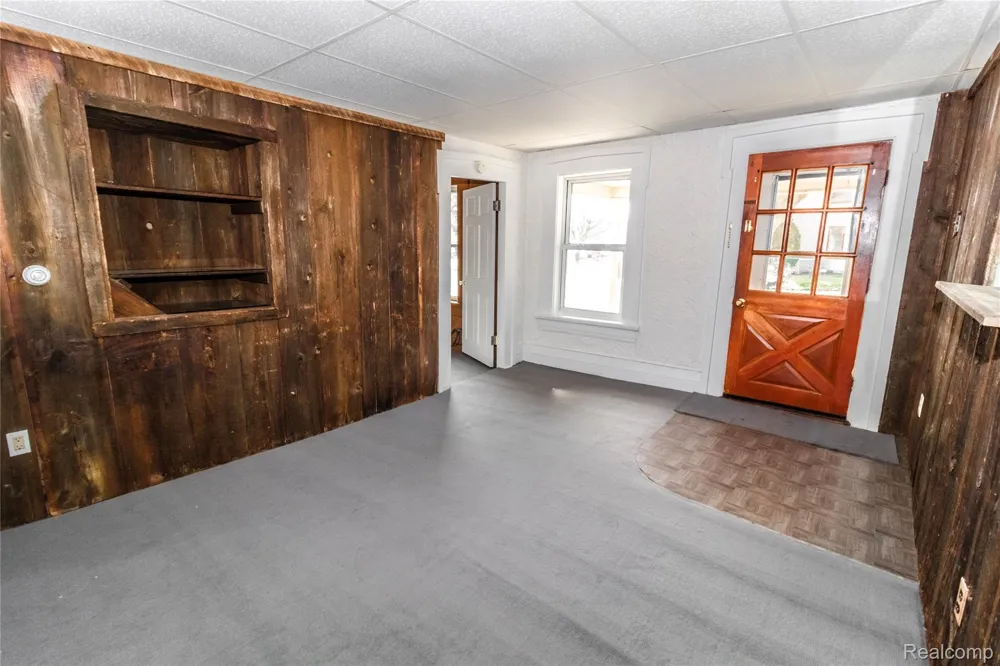 6 Law Street Lapeer City, MI 48446