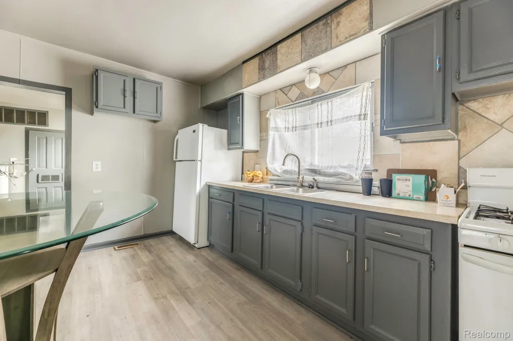 1109 Rawlins Street Port Huron City, MI 48060