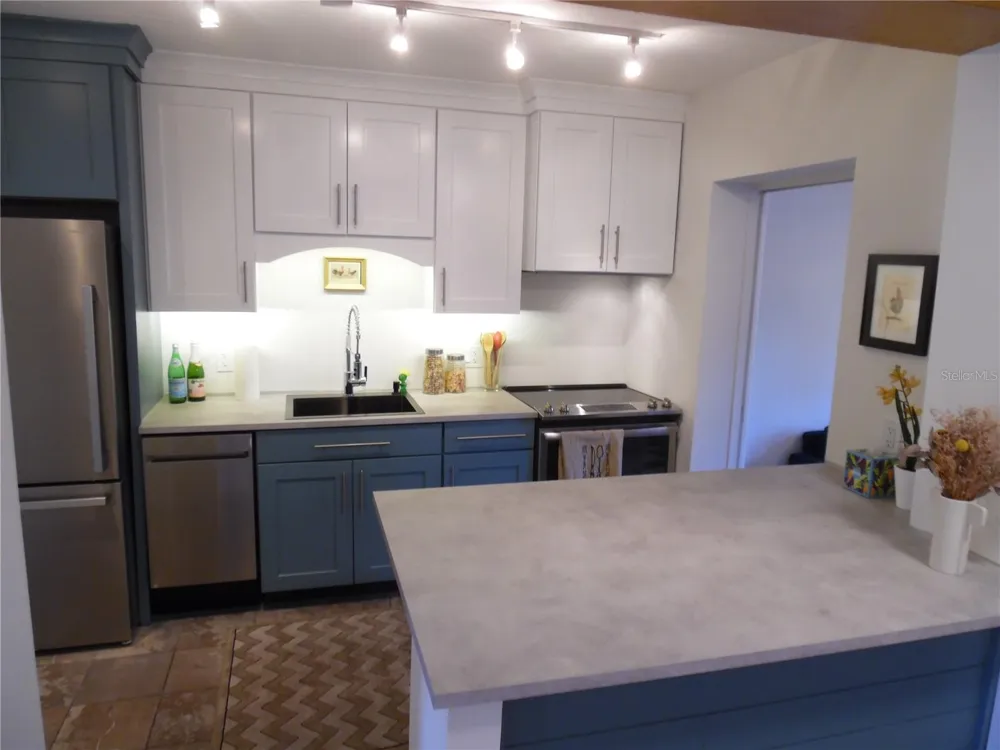 5487 70TH WAY St Petersburg, FL 33709