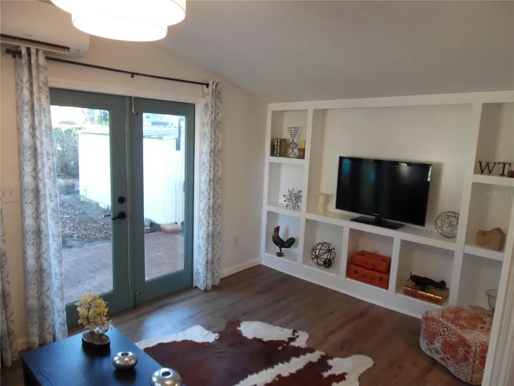5487 70TH WAY St Petersburg, FL 33709