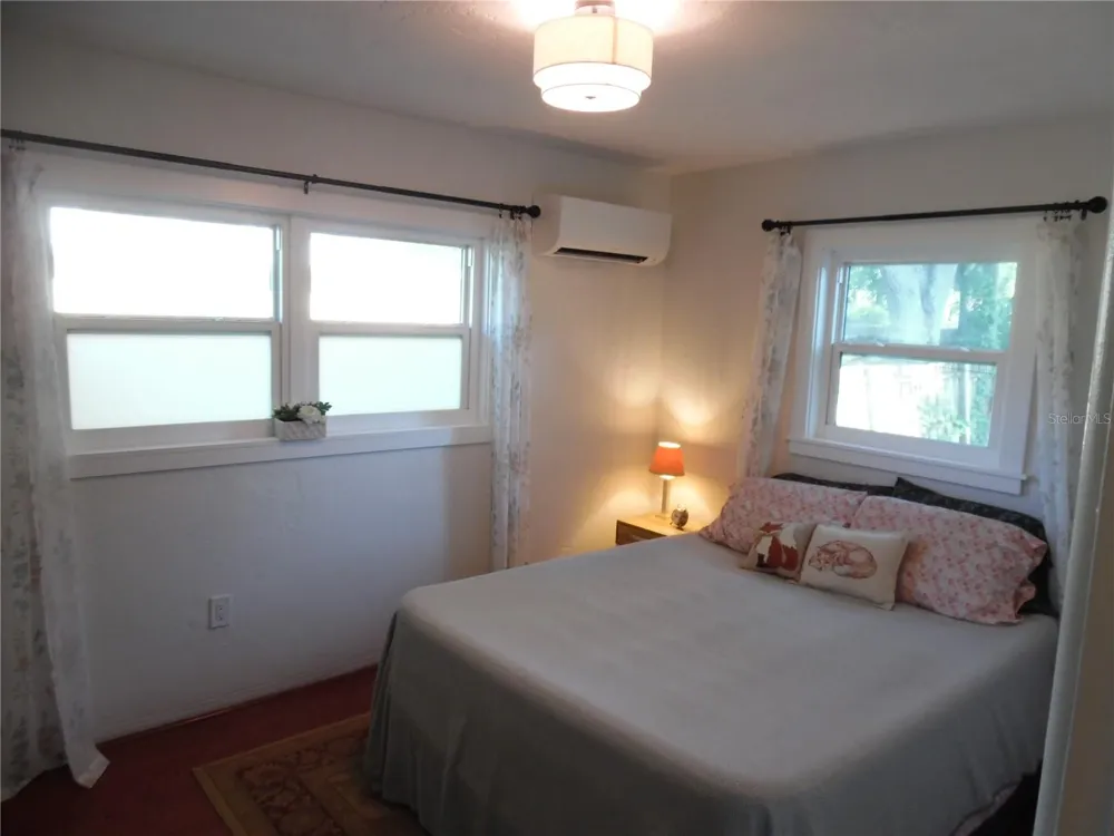 5487 70TH WAY St Petersburg, FL 33709