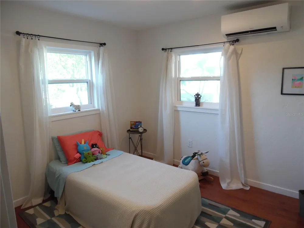 5487 70TH WAY St Petersburg, FL 33709