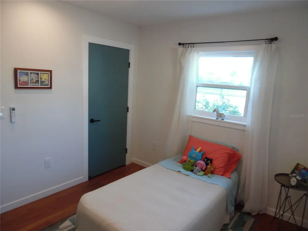 5487 70TH WAY St Petersburg, FL 33709