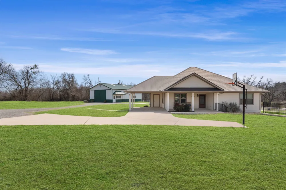 Address Not Shown Holland, TX 76534