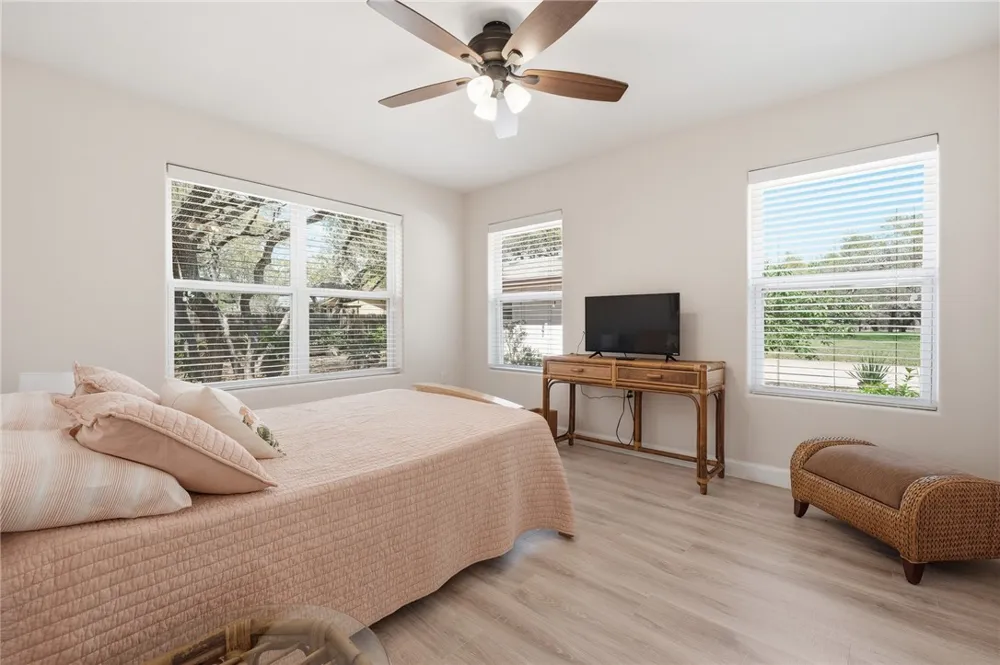1663 Mooney Ingleside, TX 78362