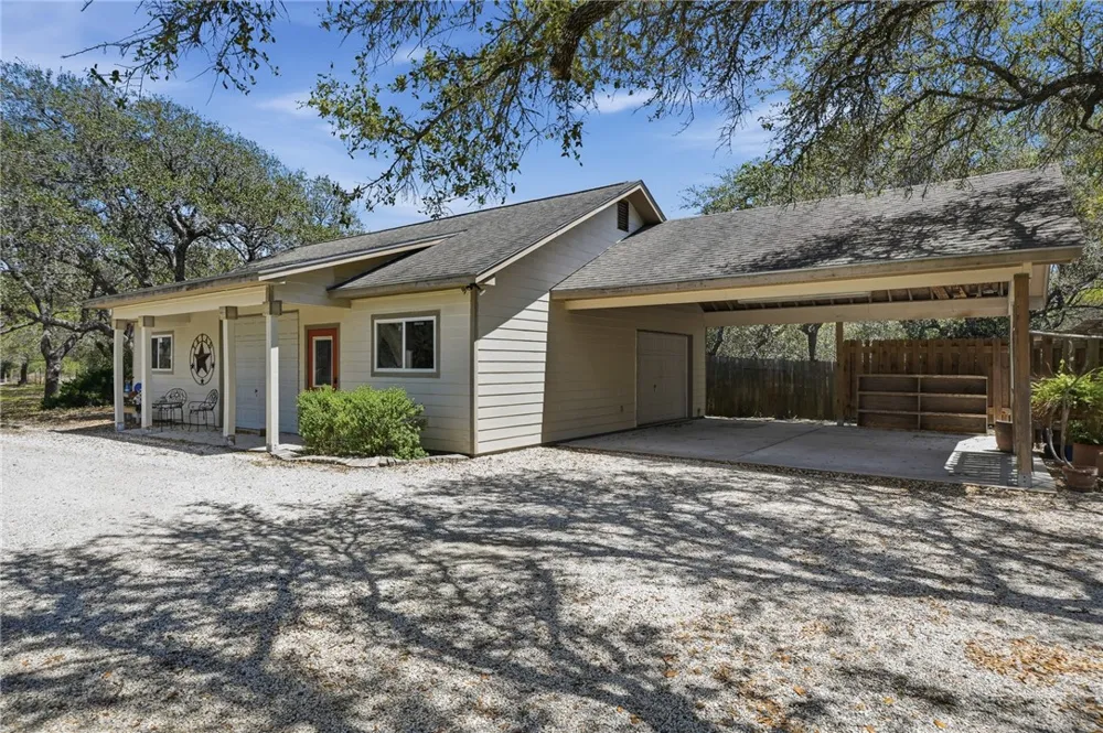 1663 Mooney Ingleside, TX 78362