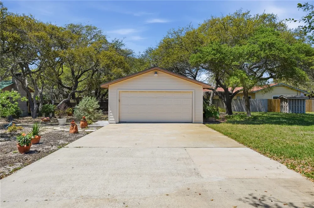 1663 Mooney Ingleside, TX 78362