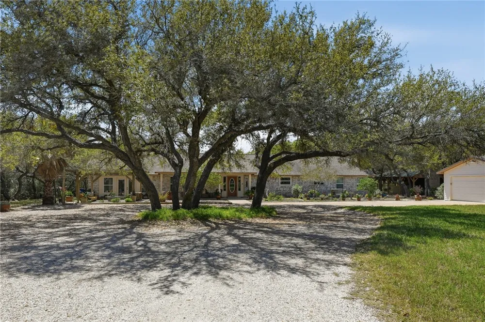 1663 Mooney Ingleside, TX 78362