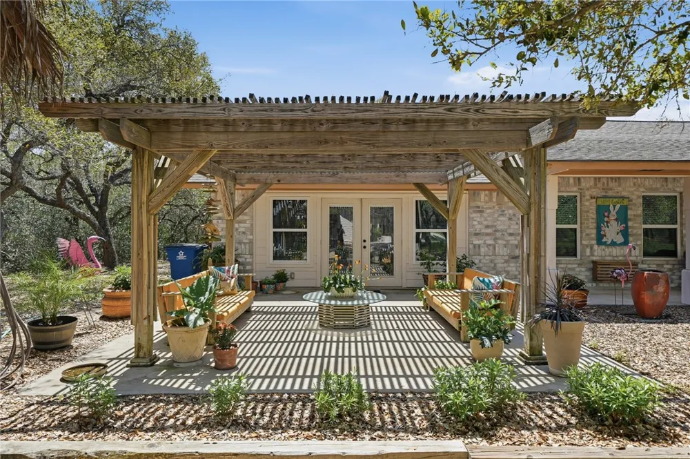 1663 Mooney Ingleside, TX 78362