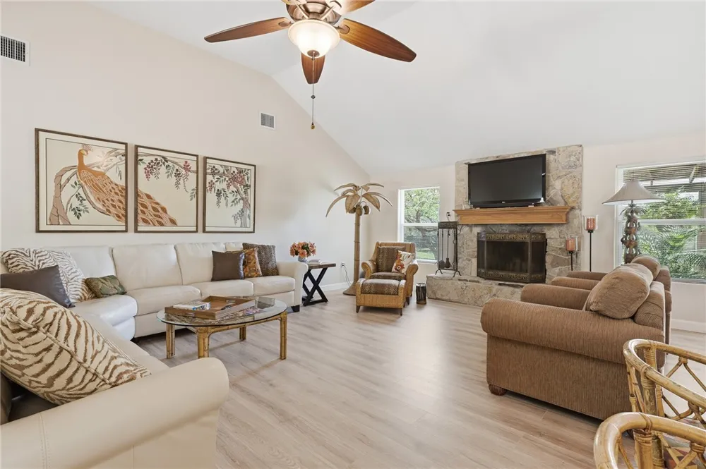 1663 Mooney Ingleside, TX 78362