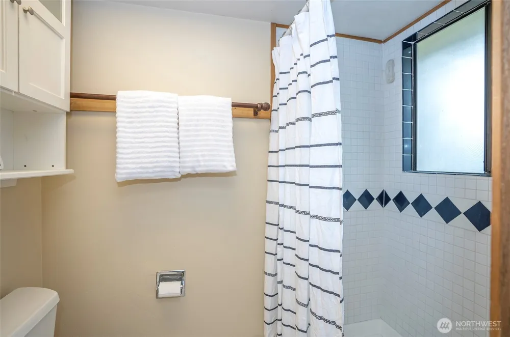 5501 NW Glenn Firs Lane Silverdale, WA 98383