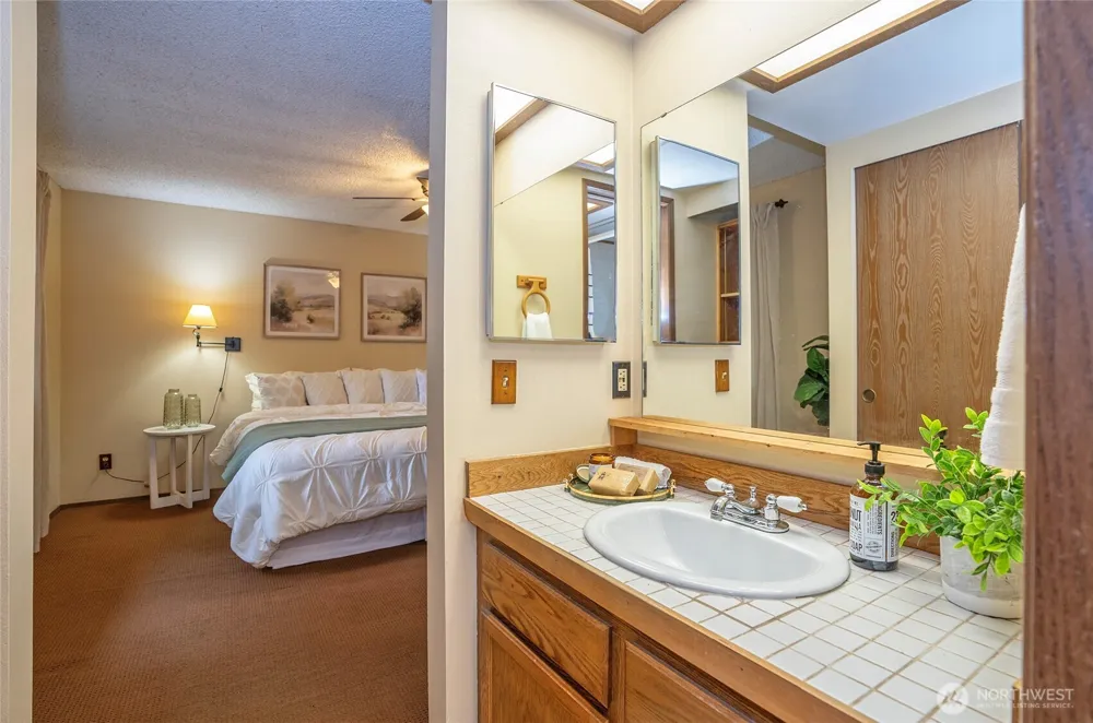 5501 NW Glenn Firs Lane Silverdale, WA 98383