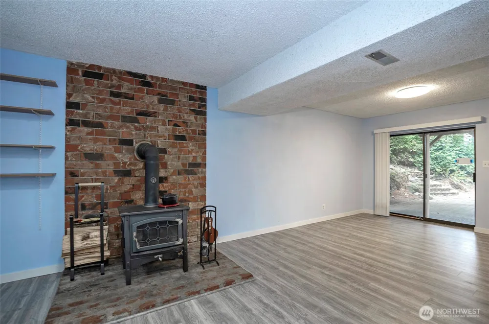 5501 NW Glenn Firs Lane Silverdale, WA 98383