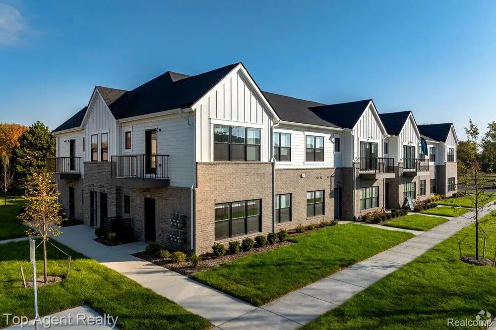 31847 Gabby Court Chesterfield Township, MI 48047