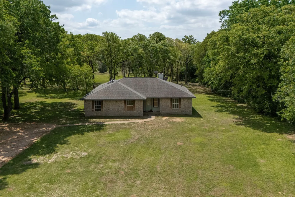 3011 County Road  314 Rockdale, TX 76567
