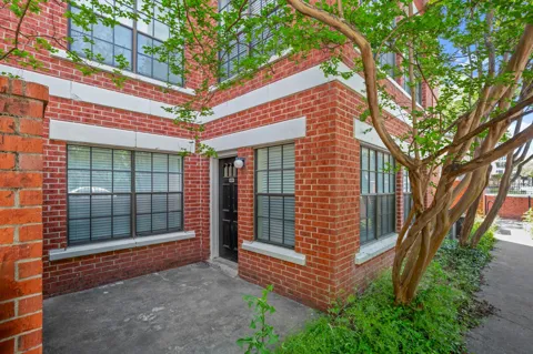 712 W 21st Street #101