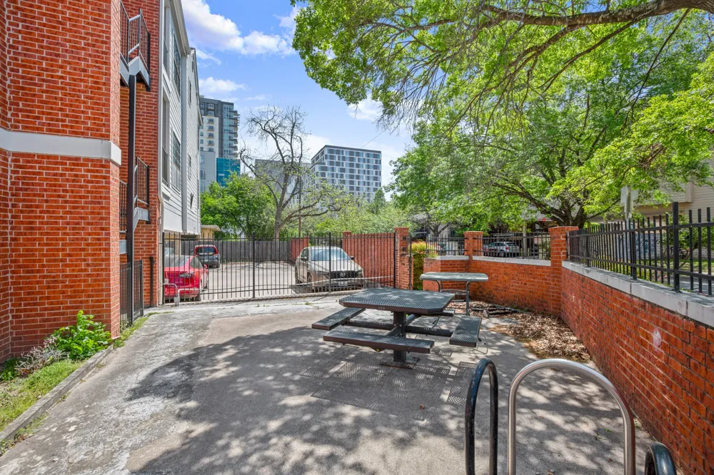 712 W 21st Street #101 Austin, TX 78705