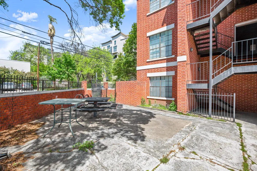712 W 21st Street #101 Austin, TX 78705