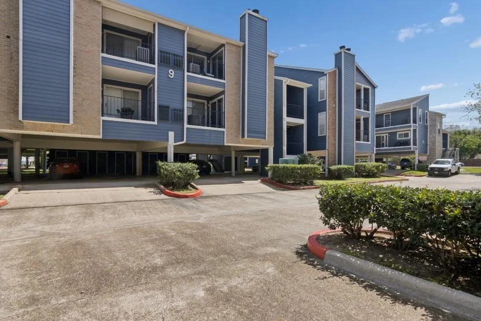 18515 Egret Bay Boulevard #906 Webster, TX 77058
