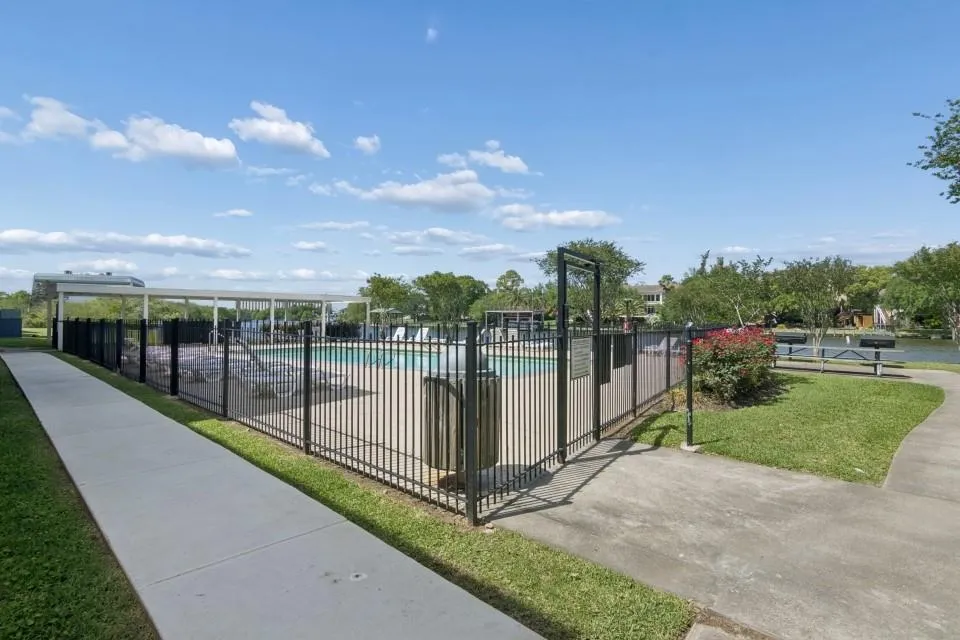 18515 Egret Bay Boulevard #906 Webster, TX 77058