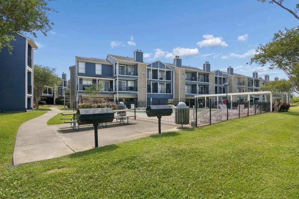 18515 Egret Bay Boulevard #906 Webster, TX 77058