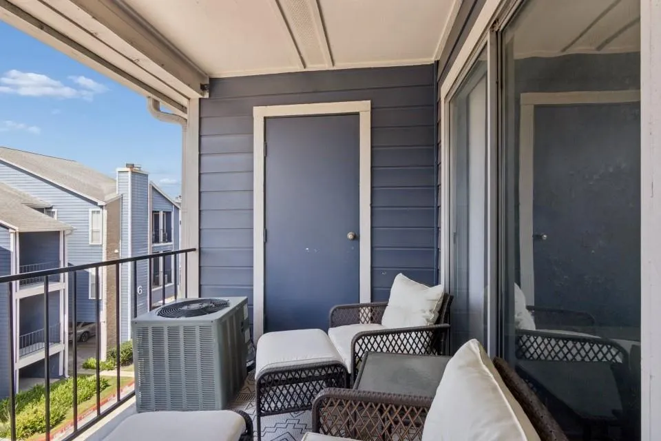 18515 Egret Bay Boulevard #906 Webster, TX 77058