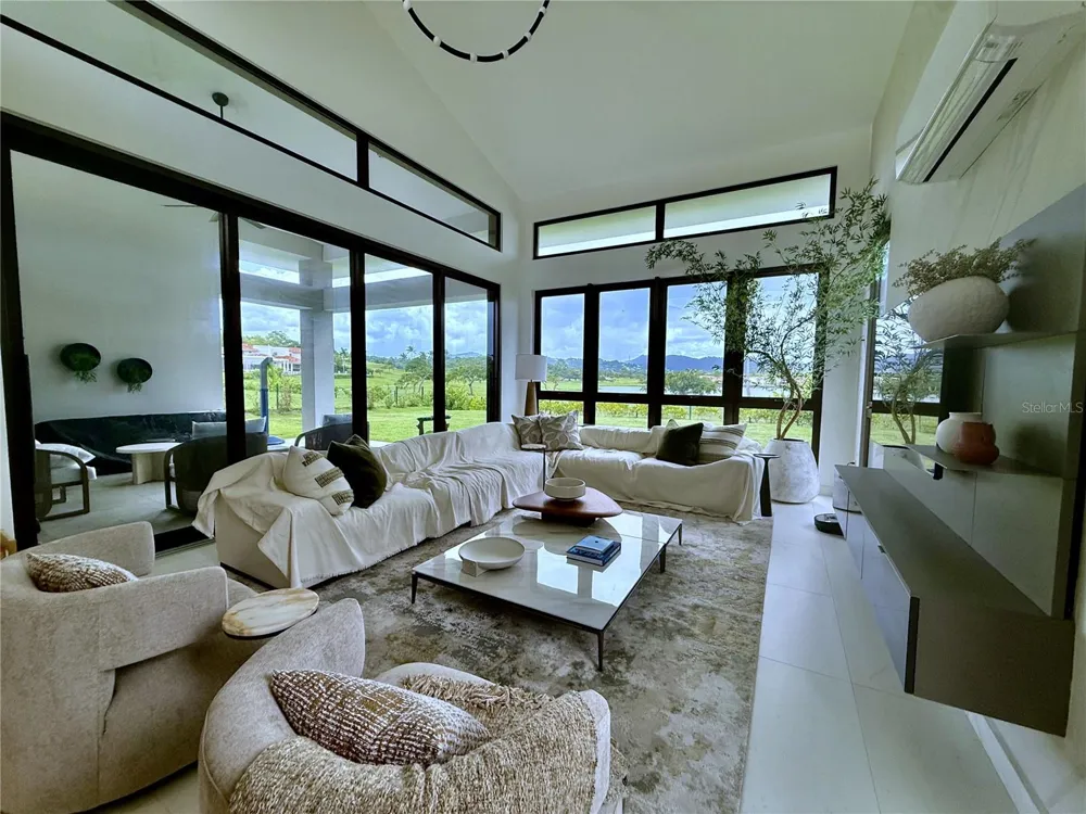 9 LOS LAGOS Humacao, PR 00791