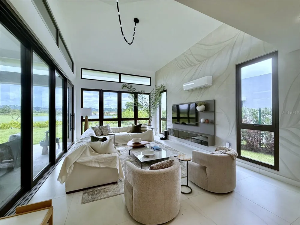 9 LOS LAGOS Humacao, PR 00791