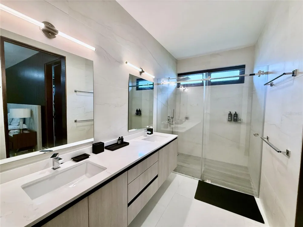9 LOS LAGOS Humacao, PR 00791