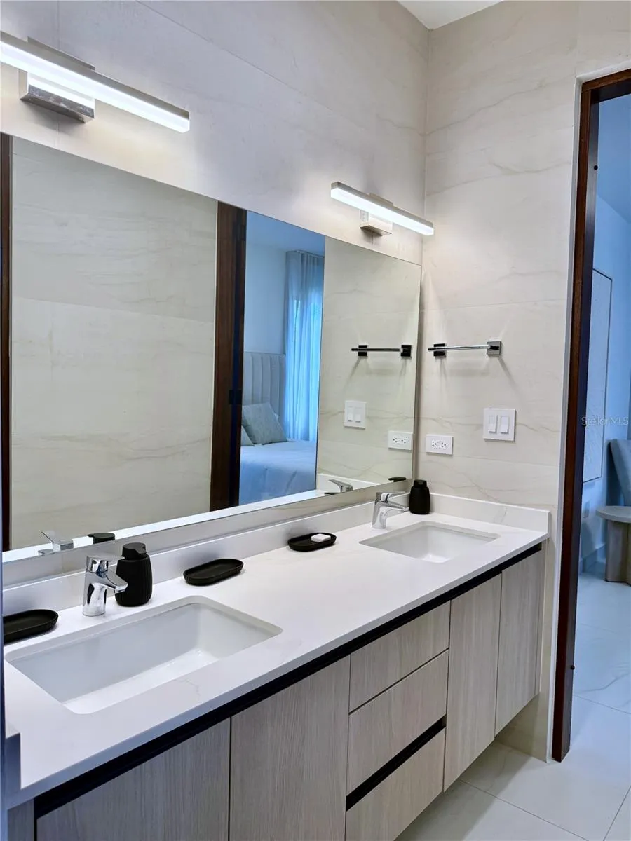 9 LOS LAGOS Humacao, PR 00791
