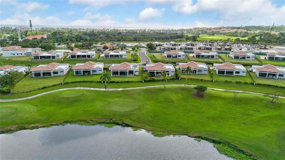9 LOS LAGOS Humacao, PR 00791