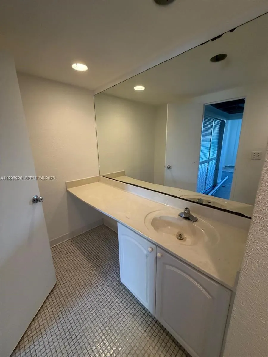 4001 S Ocean Dr #4H Hollywood, FL 33019
