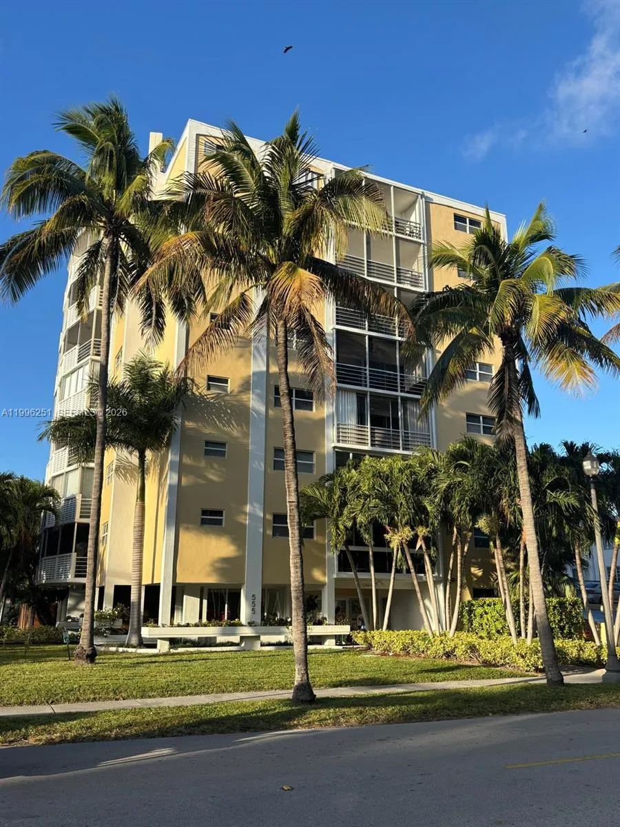 555 Crandon Blvd #43 Key Biscayne, FL 33149
