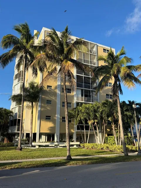555 Crandon Blvd #43