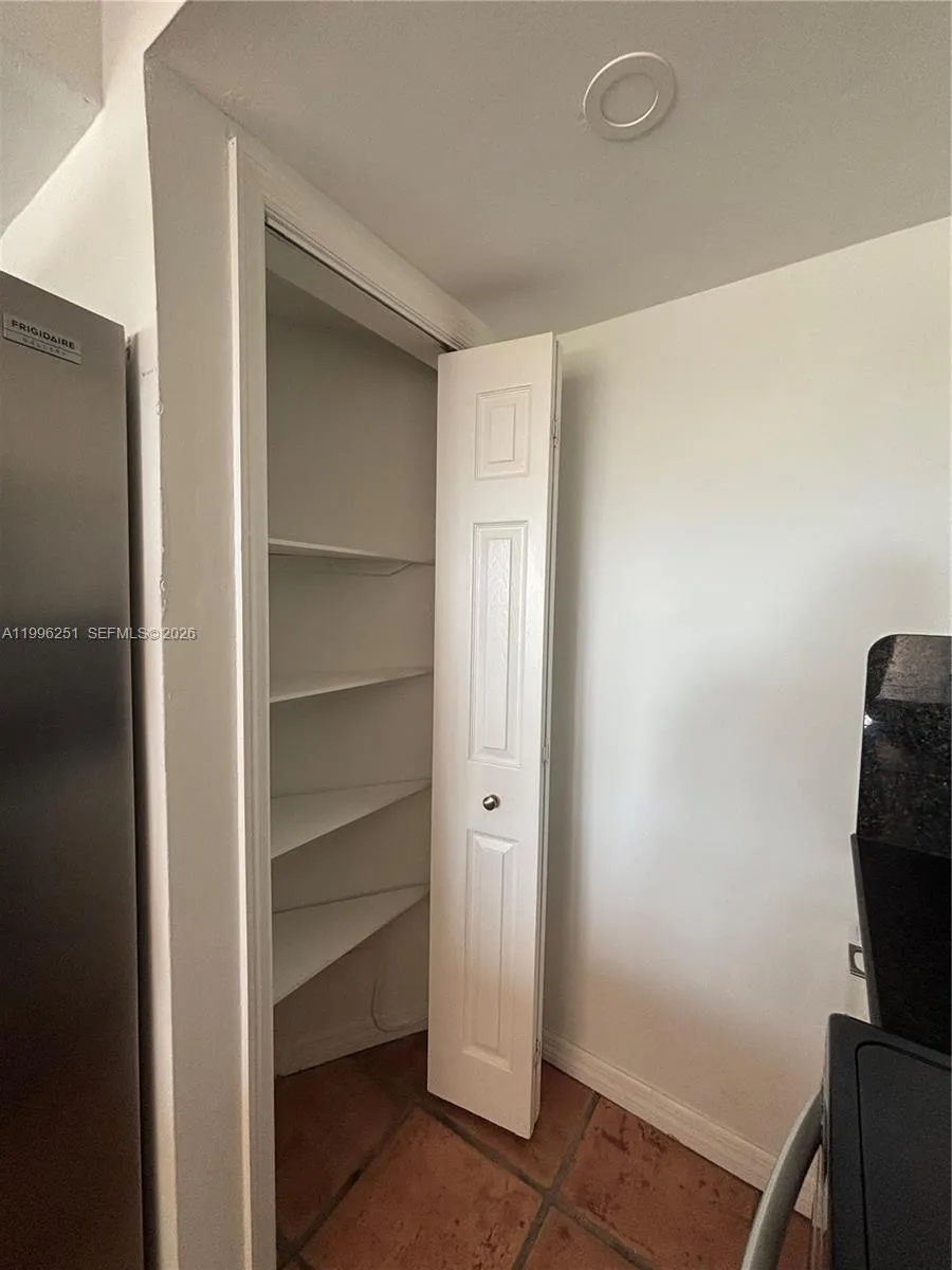 555 Crandon Blvd #43 Key Biscayne, FL 33149