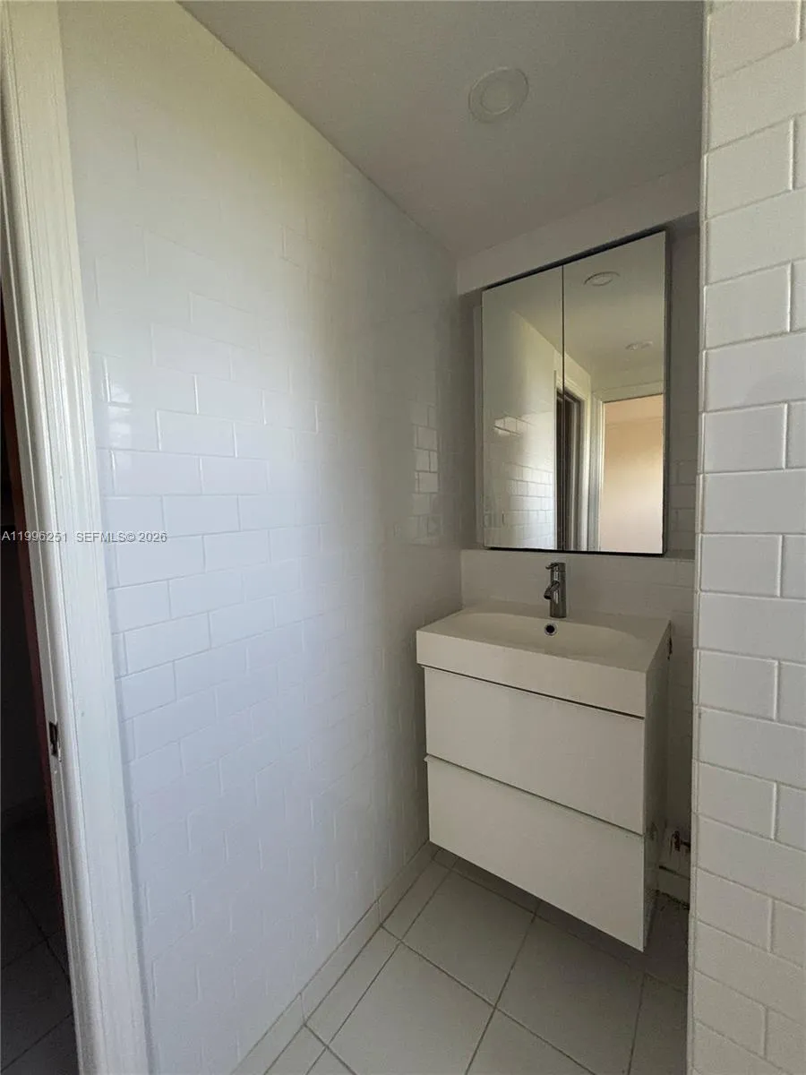 555 Crandon Blvd #43 Key Biscayne, FL 33149