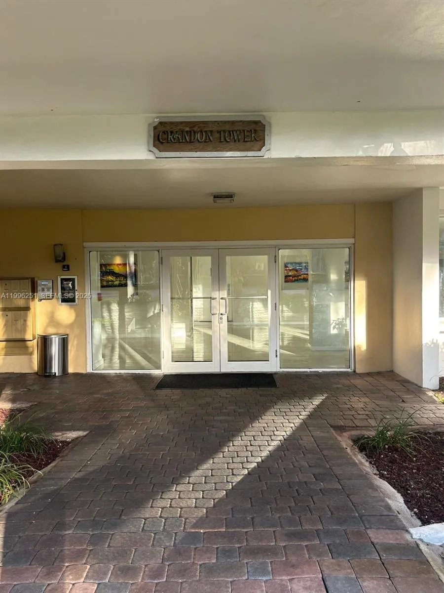 555 Crandon Blvd #43 Key Biscayne, FL 33149