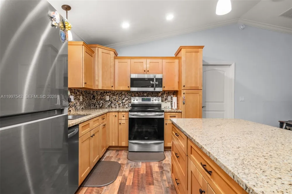 112 Bimini St NE Lake Placid, FL 33852