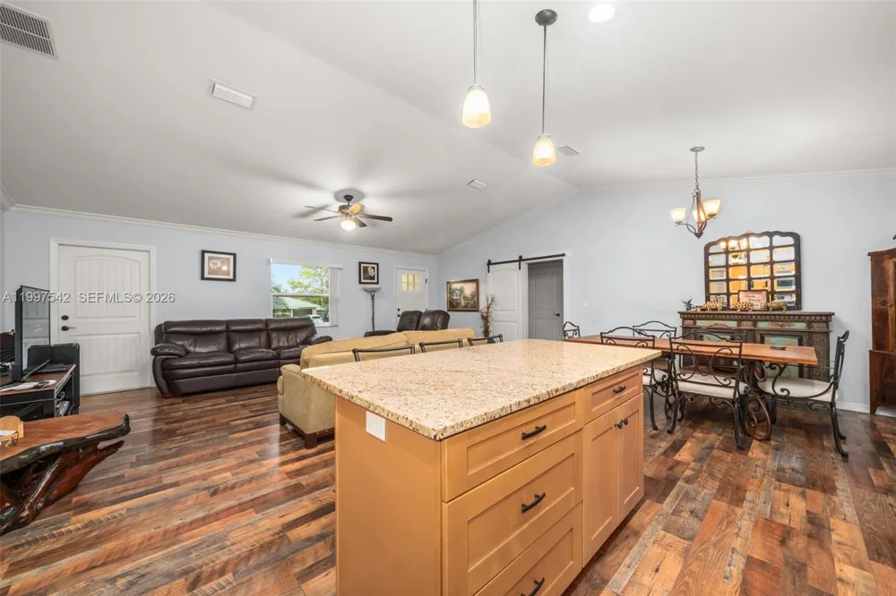 112 Bimini St NE Lake Placid, FL 33852