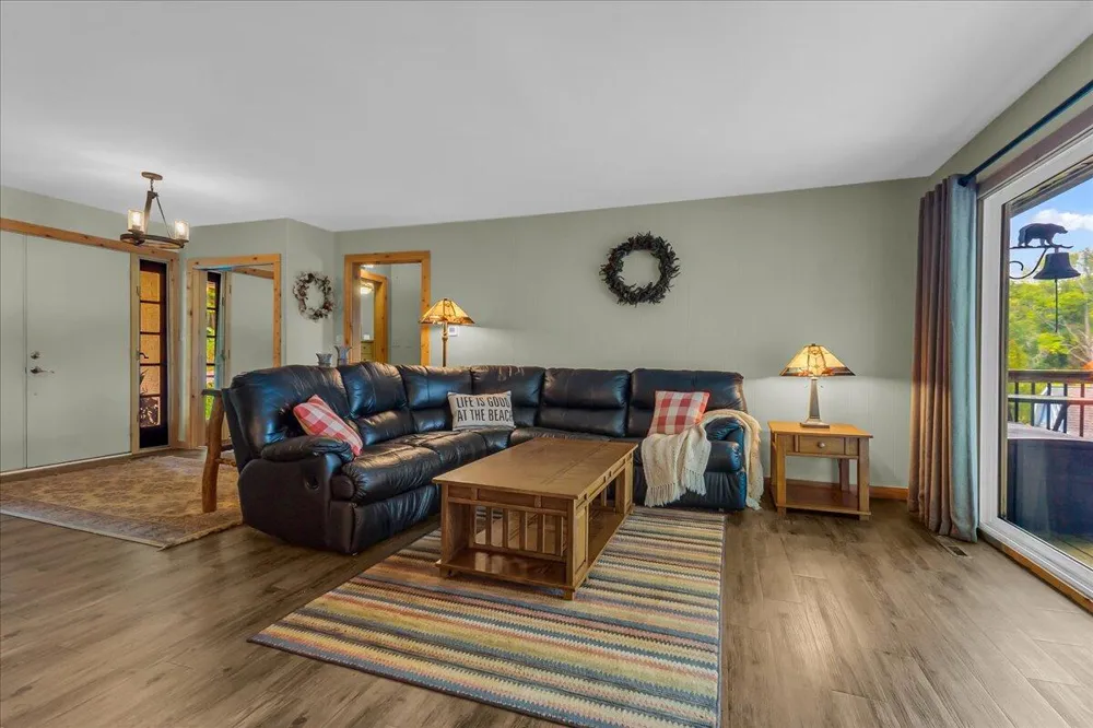 45417 15th Avenue Bloomingdale, MI 49026