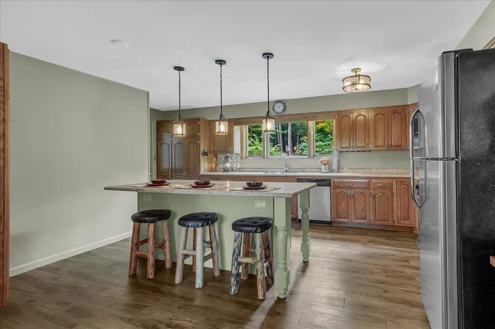 45417 15th Avenue Bloomingdale, MI 49026
