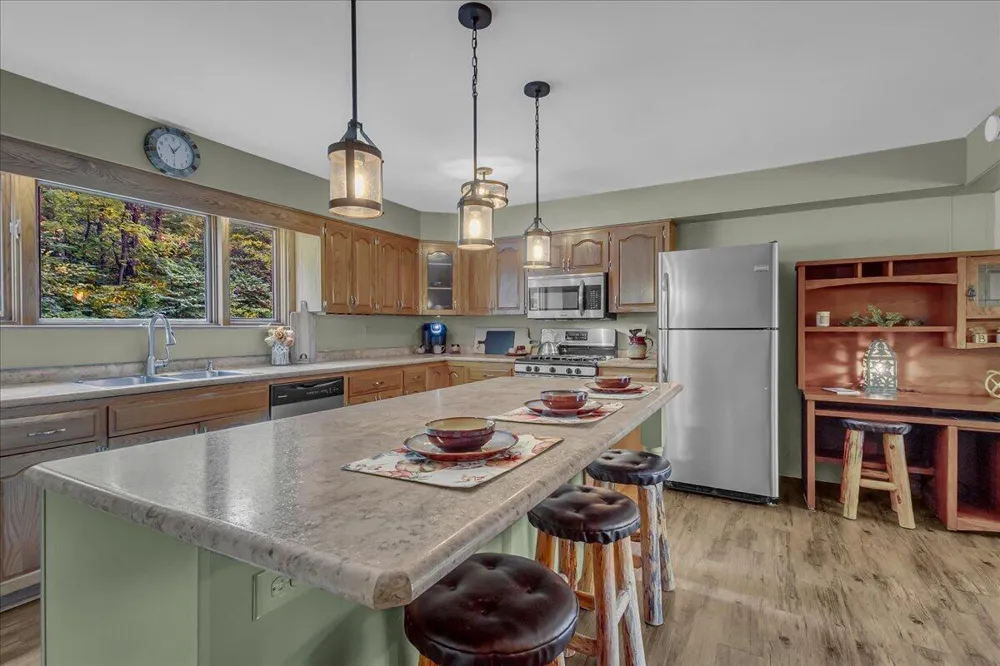 45417 15th Avenue Bloomingdale, MI 49026