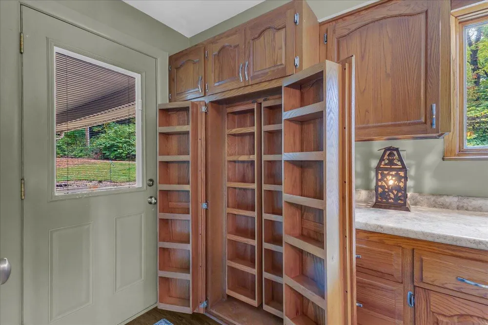 45417 15th Avenue Bloomingdale, MI 49026
