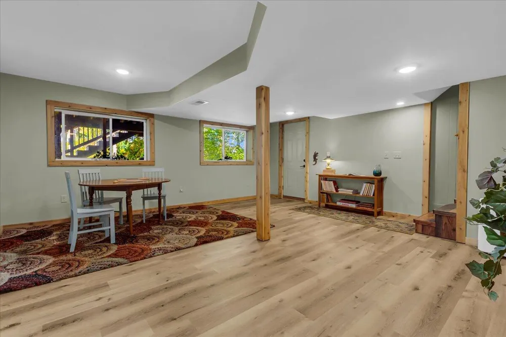45417 15th Avenue Bloomingdale, MI 49026