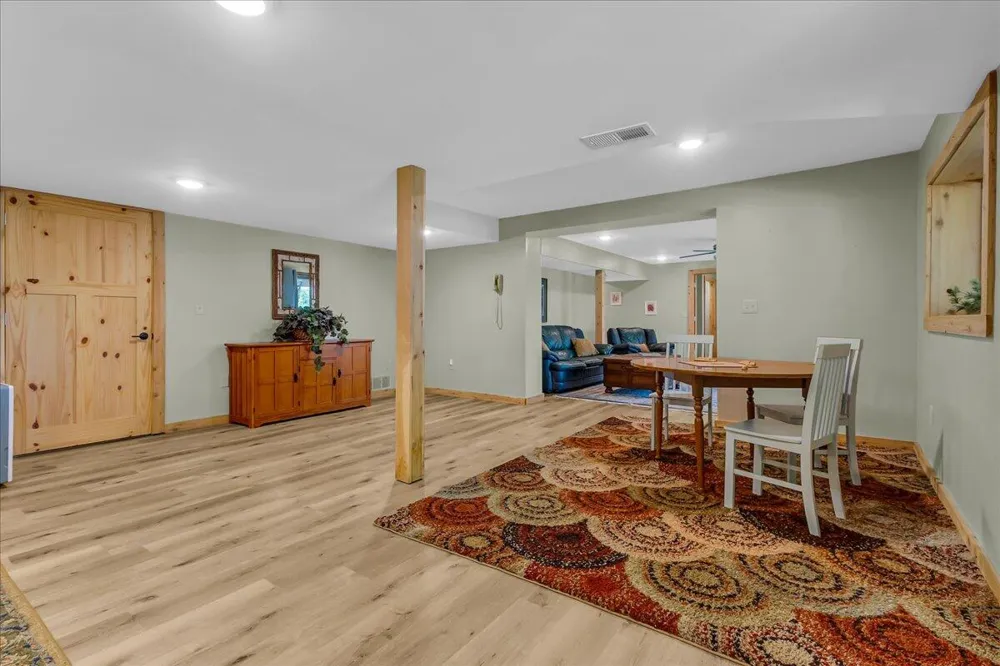 45417 15th Avenue Bloomingdale, MI 49026
